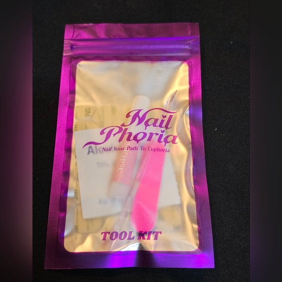 PRESS ON NAILS W/TOOL KIT - Picture 9 of 10